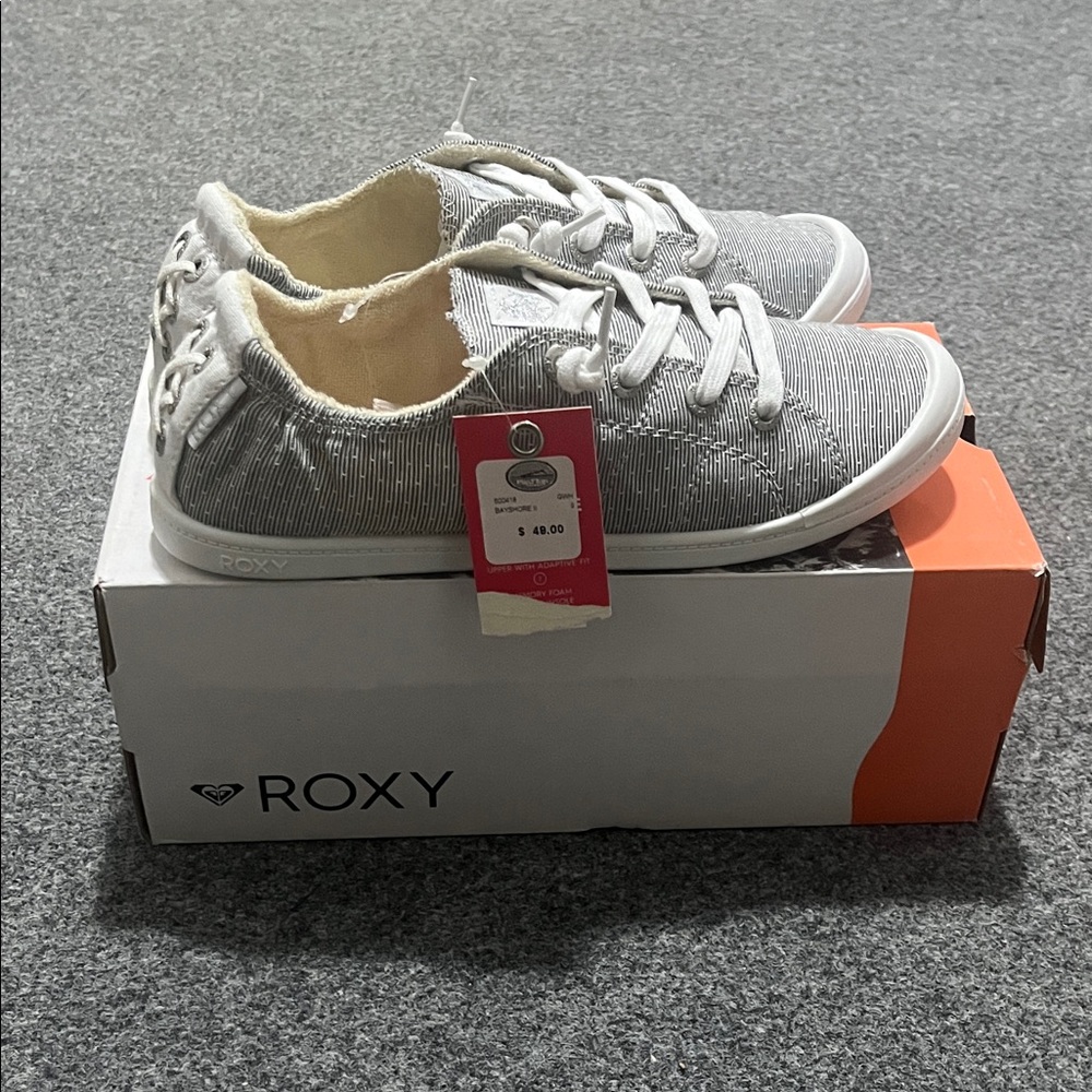 Roxy Striped Gray and White Sneakers